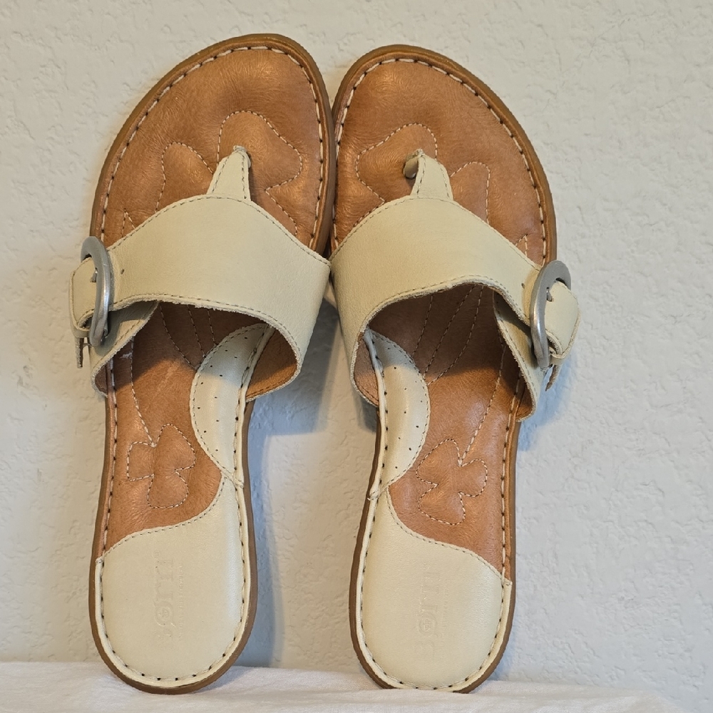 Born Cream and Tan Minimalist Sandals Size 7 EUC
